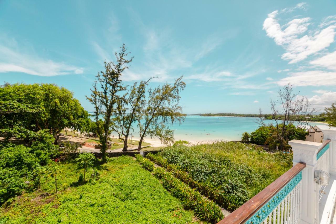 Villa Bella Charming Beachfront Guesthouse Blue Bay Exterior photo
