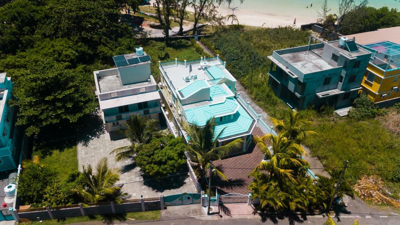 Villa Bella Charming Beachfront Guesthouse Blue Bay Exterior photo